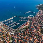 3599-1 For 6 Pers In Apartmán Vodice
