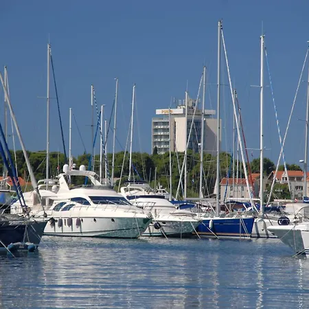 3599-1 For 6 Pers In Apartment *