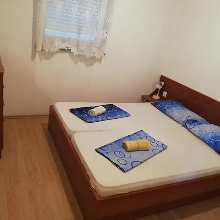 3599-1 For 6 Pers In *