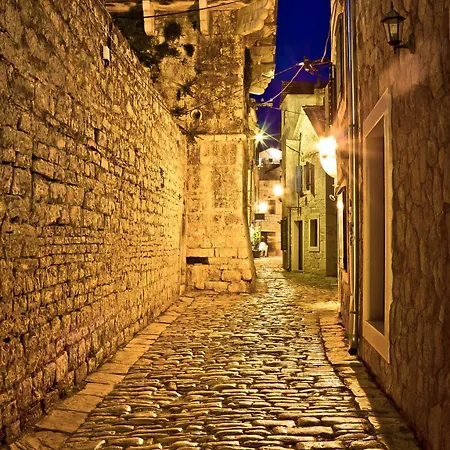 Apartment 3599-1 For 6 Pers In *