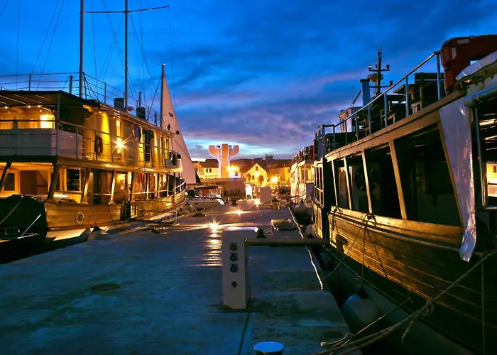 3599-1 For 6 Pers In Apartamento Vodice