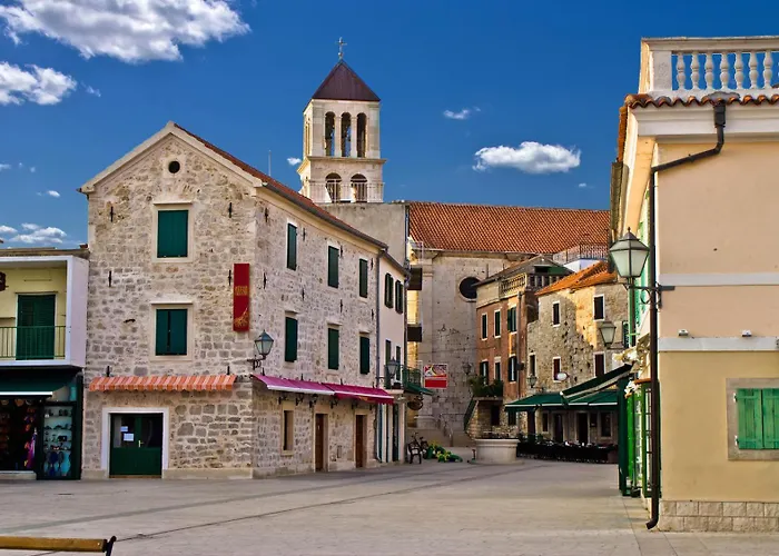 3599-1 For 6 Pers In *